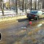 Водители во Владимире провели акцию украшения ям воздушными шарами