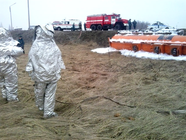 В Собинском районе бензовоз слетел в кювет и опрокинулся