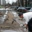 Во Владимире вместе со снегом убирают бордюры и дороги