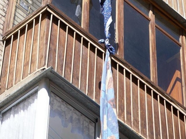 В Муроме женщина спустилась с балкона по веревке для белья