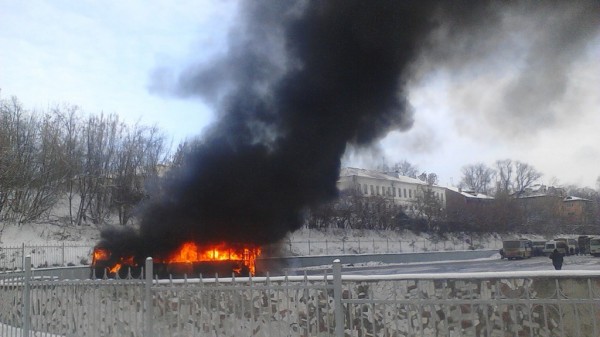 На автовокзале Владимира дотла выгорел автобус