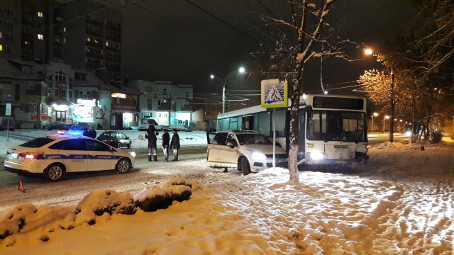 Водитель городского автобуса стал виновником ДТП