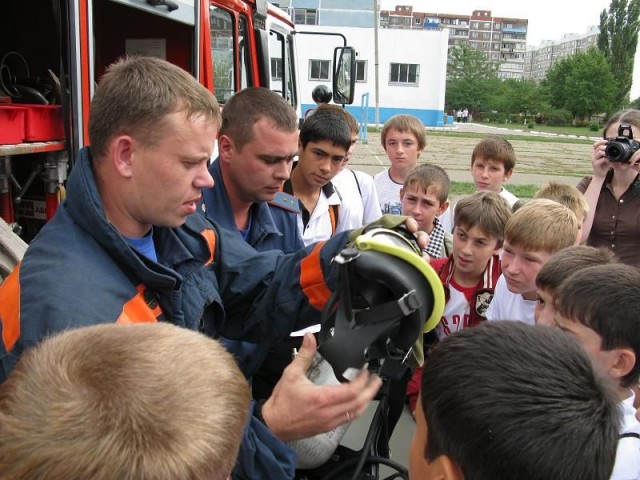 Во Владимире школьники пришли в гости к пожарным