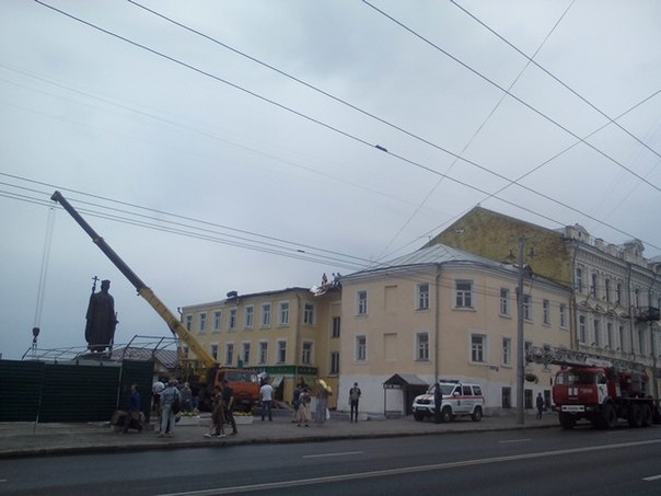 Во Владимире ураганный ветер снес крышу  Центра классической музыки